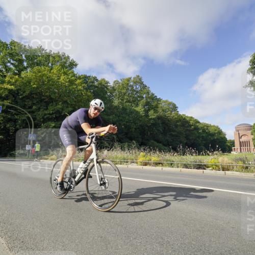 14.09.2025 - Stadtparktriathlon Michael Burmester http://msf.ph/oto/8892438 14.09.2025 11:08:39 Radfahren 842, 880, 901 meine-sportfotos.de