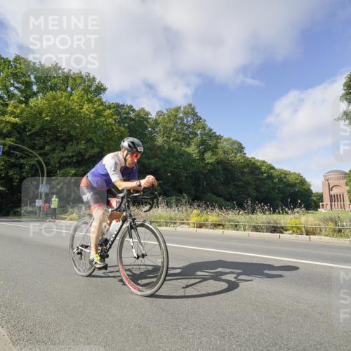 14.09.2025 - Stadtparktriathlon Michael Burmester http://msf.ph/oto/8892439 14.09.2025 11:08:44 Radfahren 766, 842, 880, 895 meine-sportfotos.de