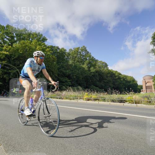 14.09.2025 - Stadtparktriathlon Michael Burmester http://msf.ph/oto/8892451 14.09.2025 11:09:16 Radfahren 805, 823 meine-sportfotos.de
