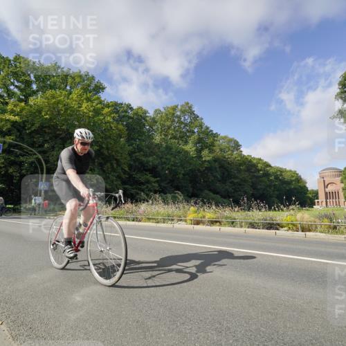 14.09.2025 - Stadtparktriathlon Michael Burmester http://msf.ph/oto/8892452 14.09.2025 11:09:17 Radfahren 805, 823 meine-sportfotos.de