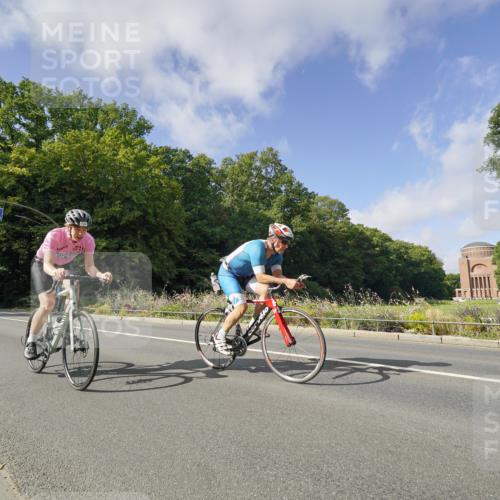 14.09.2025 - Stadtparktriathlon Michael Burmester http://msf.ph/oto/8892454 14.09.2025 11:09:30 Radfahren 729, 736, 780, 815, 851, 900 meine-sportfotos.de