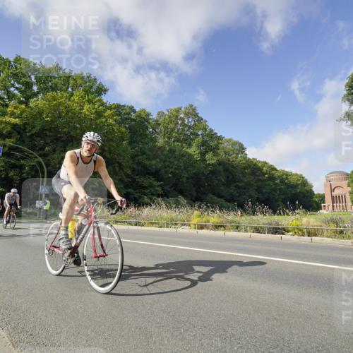 14.09.2025 - Stadtparktriathlon Michael Burmester http://msf.ph/oto/8892461 14.09.2025 11:09:40 Radfahren 724, 780, 790, 831, 900 meine-sportfotos.de