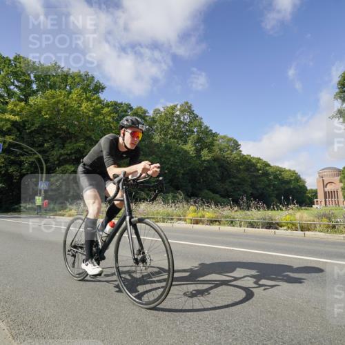 14.09.2025 - Stadtparktriathlon Michael Burmester http://msf.ph/oto/8892465 14.09.2025 11:10:00 Radfahren 779, 797, 849, 888 meine-sportfotos.de