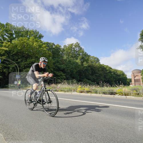 14.09.2025 - Stadtparktriathlon Michael Burmester http://msf.ph/oto/8892476 14.09.2025 11:10:22 Radfahren 732, 877 meine-sportfotos.de