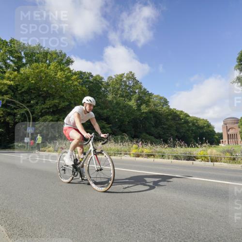 14.09.2025 - Stadtparktriathlon Michael Burmester http://msf.ph/oto/8892484 14.09.2025 11:10:55 Radfahren 760, 761, 772, 786, 854, 890, 909 meine-sportfotos.de