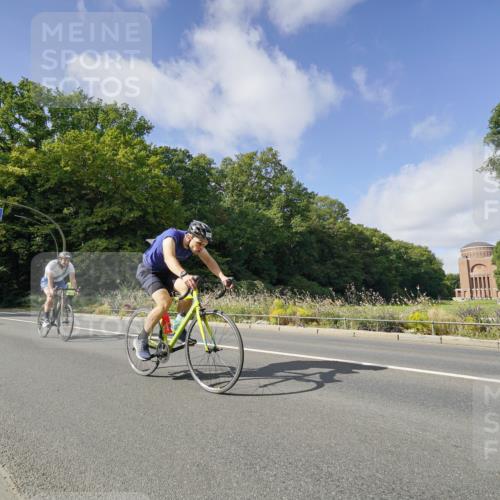 14.09.2025 - Stadtparktriathlon Michael Burmester http://msf.ph/oto/8892491 14.09.2025 11:11:40 Radfahren 740, 792, 822, 911, 914 meine-sportfotos.de