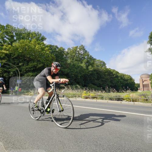 14.09.2025 - Stadtparktriathlon Michael Burmester http://msf.ph/oto/8892501 14.09.2025 11:12:01 Radfahren 754, 755, 765, 771, 802, 852, 919 meine-sportfotos.de
