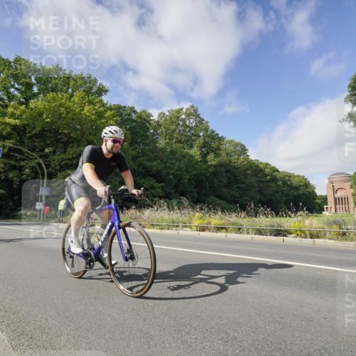 14.09.2025 - Stadtparktriathlon Michael Burmester http://msf.ph/oto/8892511 14.09.2025 11:12:14 Radfahren 734, 774, 801, 803, 835, 905 meine-sportfotos.de