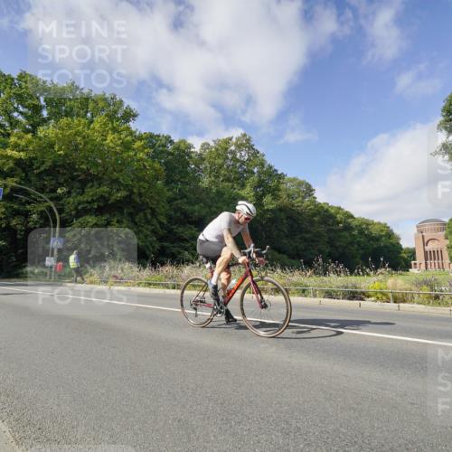 14.09.2025 - Stadtparktriathlon Michael Burmester http://msf.ph/oto/8892514 14.09.2025 11:12:16 Radfahren 734, 746, 774, 801, 803, 807, 835, 846, 905 meine-sportfotos.de