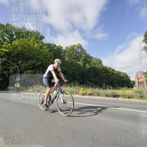 14.09.2025 - Stadtparktriathlon Michael Burmester http://msf.ph/oto/8892530 14.09.2025 11:12:48 Radfahren 853, 872 meine-sportfotos.de