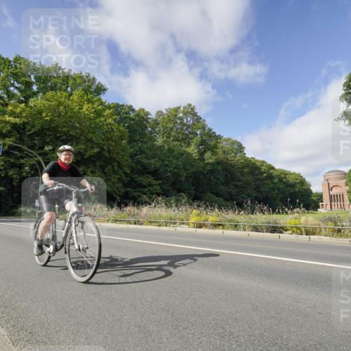 14.09.2025 - Stadtparktriathlon Michael Burmester http://msf.ph/oto/8892533 14.09.2025 11:13:05 Radfahren 682, 827, 859, 861 meine-sportfotos.de