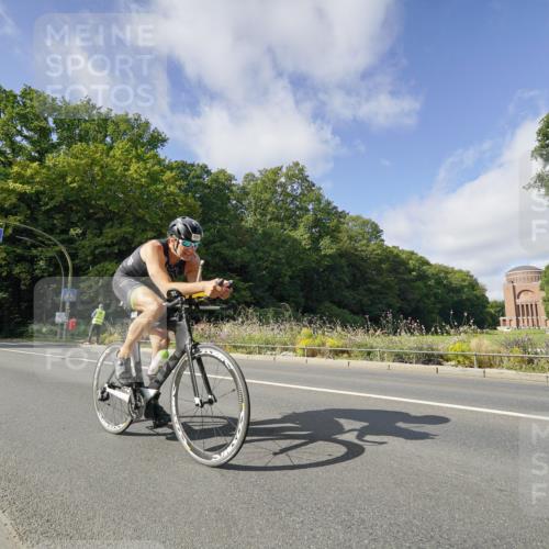 14.09.2025 - Stadtparktriathlon Michael Burmester http://msf.ph/oto/8892535 14.09.2025 11:13:07 Radfahren 682, 827, 859, 861 meine-sportfotos.de