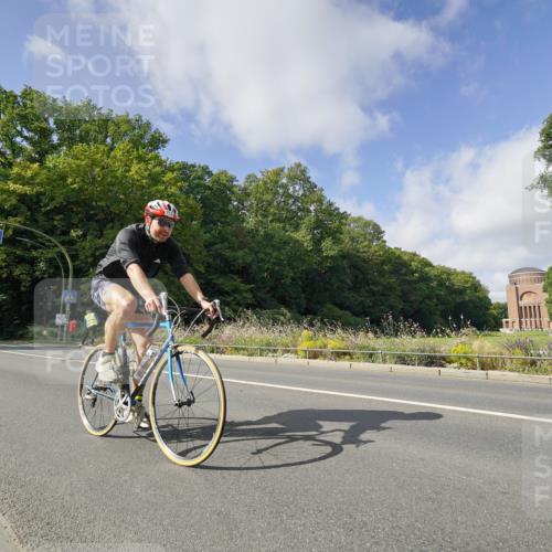 14.09.2025 - Stadtparktriathlon Michael Burmester http://msf.ph/oto/8892563 14.09.2025 11:14:22 Radfahren 775 meine-sportfotos.de
