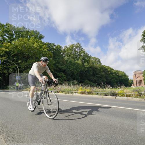 14.09.2025 - Stadtparktriathlon Michael Burmester http://msf.ph/oto/8892570 14.09.2025 11:14:53 Radfahren 820, 882 meine-sportfotos.de