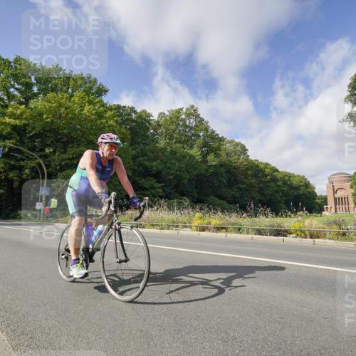 14.09.2025 - Stadtparktriathlon Michael Burmester http://msf.ph/oto/8892574 14.09.2025 11:15:19 Radfahren 756, 842, 870, 886, 921 meine-sportfotos.de