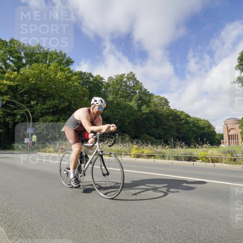 14.09.2025 - Stadtparktriathlon Michael Burmester http://msf.ph/oto/8892575 14.09.2025 11:15:24 Radfahren 756, 777, 842, 870, 880, 886, 921 meine-sportfotos.de