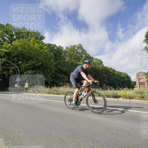 14.09.2025 - Stadtparktriathlon Michael Burmester http://msf.ph/oto/8892589 14.09.2025 11:15:45 Radfahren 739, 858, 875, 893, 918 meine-sportfotos.de