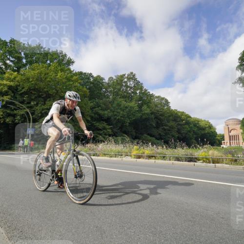 14.09.2025 - Stadtparktriathlon Michael Burmester http://msf.ph/oto/8892598 14.09.2025 11:16:05 Radfahren 878, 894, 915, 940 meine-sportfotos.de