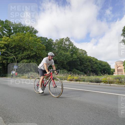 14.09.2025 - Stadtparktriathlon Michael Burmester http://msf.ph/oto/8892607 14.09.2025 11:16:28 Radfahren 808, 831, 876, 895, 968 meine-sportfotos.de