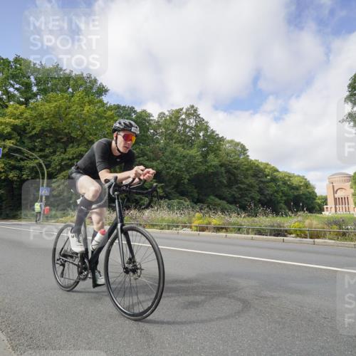14.09.2025 - Stadtparktriathlon Michael Burmester http://msf.ph/oto/8892614 14.09.2025 11:16:50 Radfahren 823, 849, 888 meine-sportfotos.de