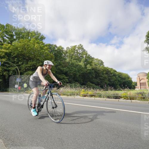 14.09.2025 - Stadtparktriathlon Michael Burmester http://msf.ph/oto/8892617 14.09.2025 11:17:03 Radfahren 843, 900, 967, 987, 1000 meine-sportfotos.de