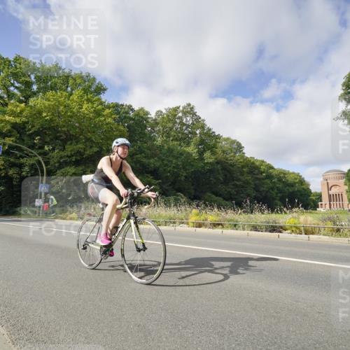14.09.2025 - Stadtparktriathlon Michael Burmester http://msf.ph/oto/8892621 14.09.2025 11:17:10 Radfahren 900, 950, 987, 1000 meine-sportfotos.de