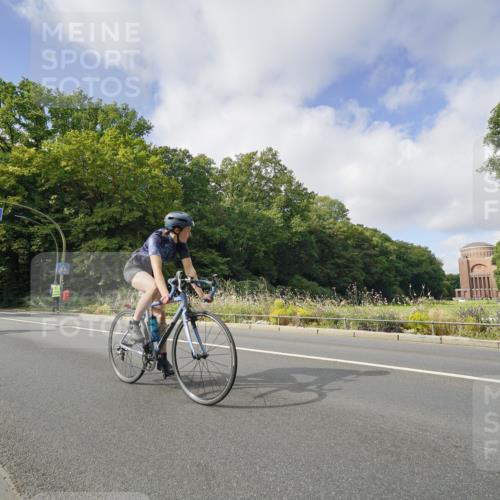 14.09.2025 - Stadtparktriathlon Michael Burmester http://msf.ph/oto/8892625 14.09.2025 11:17:39 Radfahren 805, 992, 995 meine-sportfotos.de