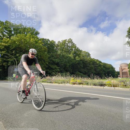 14.09.2025 - Stadtparktriathlon Michael Burmester http://msf.ph/oto/8892626 14.09.2025 11:17:40 Radfahren 805, 992, 995 meine-sportfotos.de