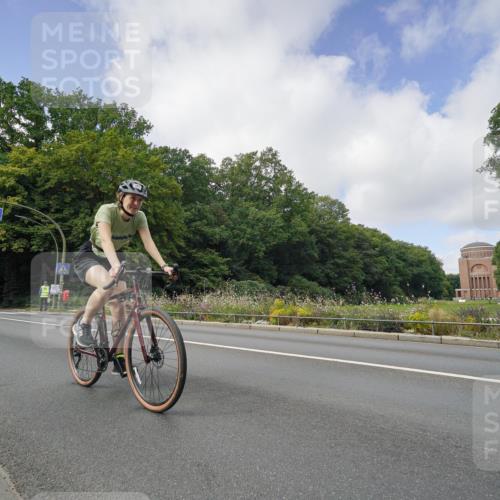 14.09.2025 - Stadtparktriathlon Michael Burmester http://msf.ph/oto/8892632 14.09.2025 11:18:11 Radfahren 909, 926, 961 meine-sportfotos.de