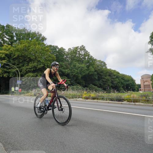 14.09.2025 - Stadtparktriathlon Michael Burmester http://msf.ph/oto/8892634 14.09.2025 11:18:22 Radfahren 902, 930 meine-sportfotos.de