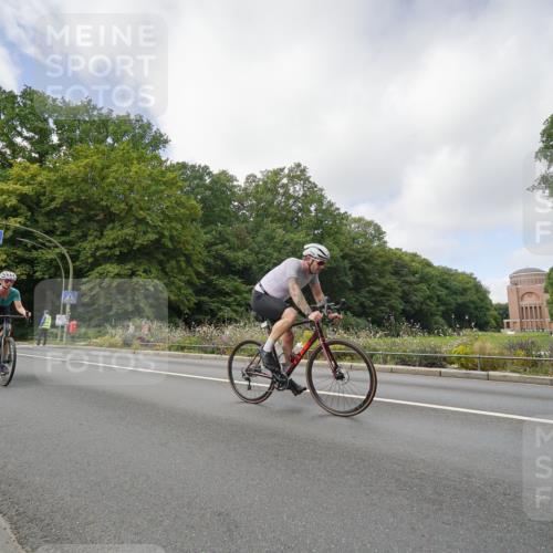 14.09.2025 - Stadtparktriathlon Michael Burmester http://msf.ph/oto/8892655 14.09.2025 11:19:11 Radfahren 797, 806, 835, 911, 914, 947, 969 meine-sportfotos.de