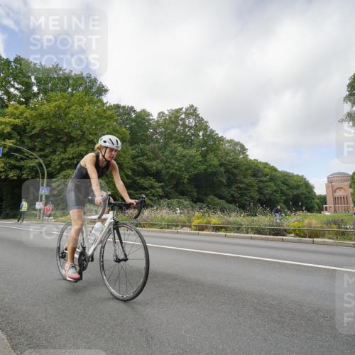 14.09.2025 - Stadtparktriathlon Michael Burmester http://msf.ph/oto/8892660 14.09.2025 11:19:16 Radfahren 797, 806, 835, 911, 914, 947, 969 meine-sportfotos.de