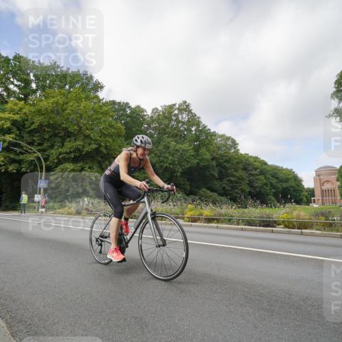14.09.2025 - Stadtparktriathlon Michael Burmester http://msf.ph/oto/8892663 14.09.2025 11:19:25 Radfahren 846, 890, 905, 916, 942 meine-sportfotos.de