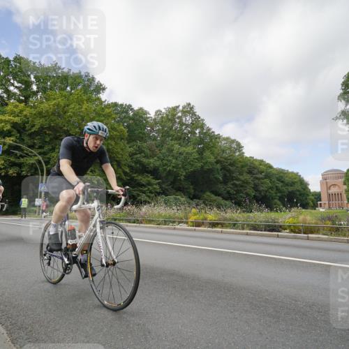 14.09.2025 - Stadtparktriathlon Michael Burmester http://msf.ph/oto/8892664 14.09.2025 11:19:26 Radfahren 846, 890, 905, 916, 942 meine-sportfotos.de