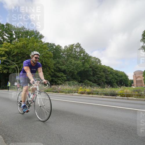 14.09.2025 - Stadtparktriathlon Michael Burmester http://msf.ph/oto/8892667 14.09.2025 11:19:28 Radfahren 846, 890, 905, 916, 942, 979 meine-sportfotos.de