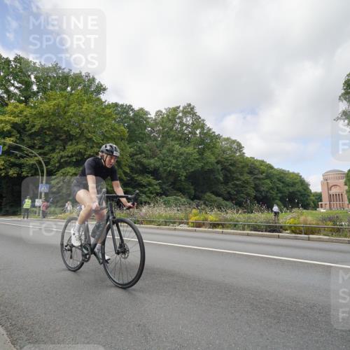 14.09.2025 - Stadtparktriathlon Michael Burmester http://msf.ph/oto/8892676 14.09.2025 11:19:49 Radfahren 825, 836, 898, 1009, 1020 meine-sportfotos.de