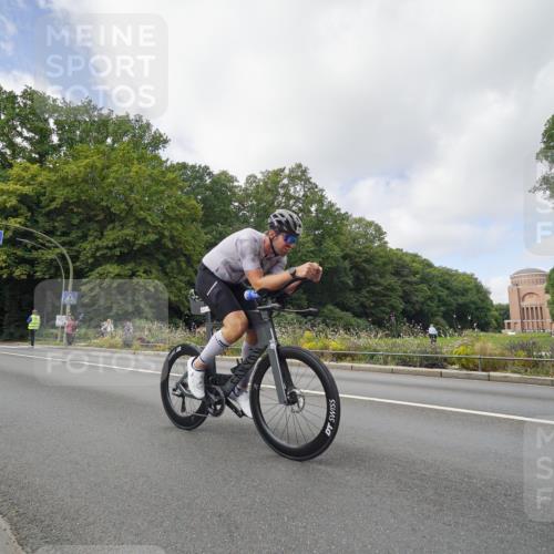 14.09.2025 - Stadtparktriathlon Michael Burmester http://msf.ph/oto/8892678 14.09.2025 11:19:52 Radfahren 825, 836, 867, 898, 1009, 1020 meine-sportfotos.de