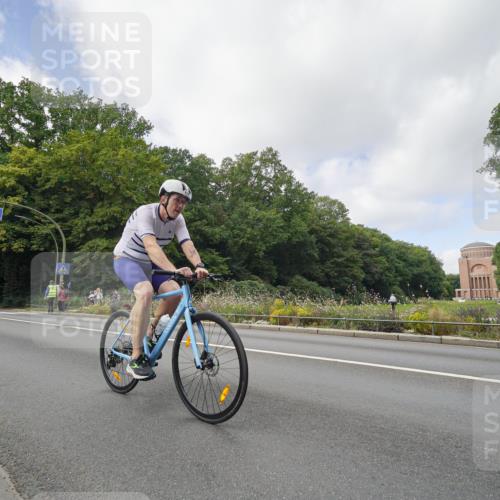 14.09.2025 - Stadtparktriathlon Michael Burmester http://msf.ph/oto/8892680 14.09.2025 11:19:55 Radfahren 825, 836, 867, 990, 1020 meine-sportfotos.de
