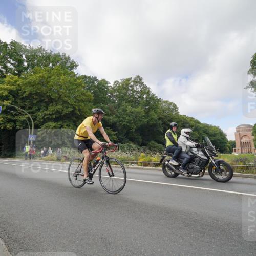 14.09.2025 - Stadtparktriathlon Michael Burmester http://msf.ph/oto/8892684 14.09.2025 11:20:04 Radfahren 841, 867, 925, 975, 984, 990 meine-sportfotos.de