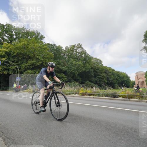 14.09.2025 - Stadtparktriathlon Michael Burmester http://msf.ph/oto/8892688 14.09.2025 11:20:10 Radfahren 833, 841, 925, 975, 984 meine-sportfotos.de
