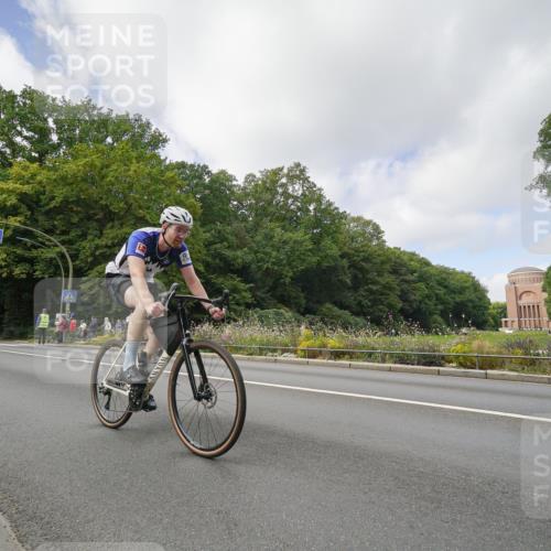 14.09.2025 - Stadtparktriathlon Michael Burmester http://msf.ph/oto/8892689 14.09.2025 11:20:14 Radfahren 833, 859, 865, 925 meine-sportfotos.de
