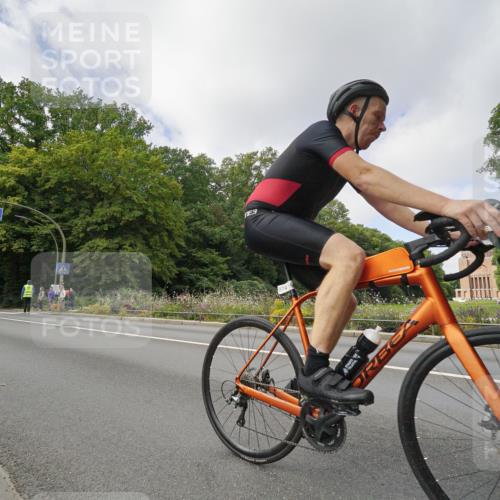 14.09.2025 - Stadtparktriathlon Michael Burmester http://msf.ph/oto/8892699 14.09.2025 11:20:33 Radfahren 838, 847, 874, 889, 917, 1018 meine-sportfotos.de