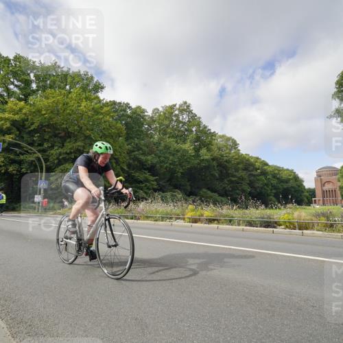 14.09.2025 - Stadtparktriathlon Michael Burmester http://msf.ph/oto/8892711 14.09.2025 11:21:00 Radfahren 937, 949, 973, 982 meine-sportfotos.de