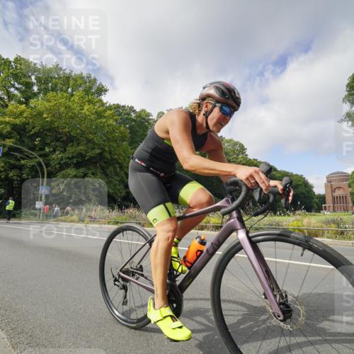 14.09.2025 - Stadtparktriathlon Michael Burmester http://msf.ph/oto/8892714 14.09.2025 11:21:07 Radfahren 822, 827, 973, 982, 1012 meine-sportfotos.de