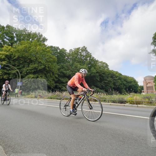14.09.2025 - Stadtparktriathlon Michael Burmester http://msf.ph/oto/8892724 14.09.2025 11:21:43 Radfahren 734, 828, 871, 927, 945, 955, 960 meine-sportfotos.de