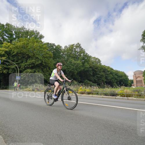 14.09.2025 - Stadtparktriathlon Michael Burmester http://msf.ph/oto/8892726 14.09.2025 11:21:44 Radfahren 734, 828, 871, 927, 945, 955, 960 meine-sportfotos.de