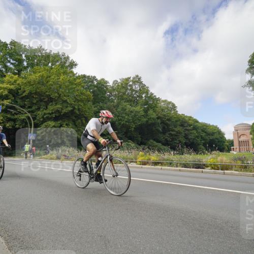 14.09.2025 - Stadtparktriathlon Michael Burmester http://msf.ph/oto/8892727 14.09.2025 11:21:50 Radfahren 828, 873, 927, 945, 981 meine-sportfotos.de
