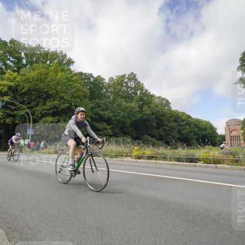 14.09.2025 - Stadtparktriathlon Michael Burmester http://msf.ph/oto/8892741 14.09.2025 11:22:13 Radfahren 842, 855, 929, 952, 964, 972, 1007, 1014 meine-sportfotos.de