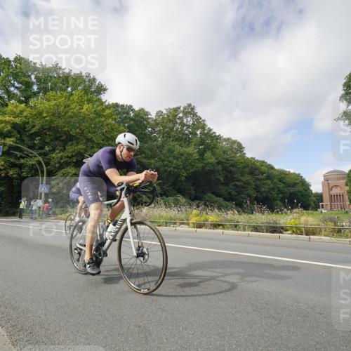 14.09.2025 - Stadtparktriathlon Michael Burmester http://msf.ph/oto/8892749 14.09.2025 11:22:33 Radfahren 857, 880, 892, 901, 998 meine-sportfotos.de
