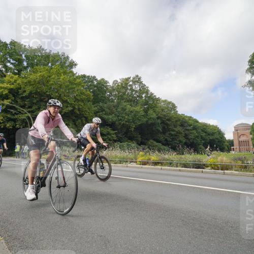 14.09.2025 - Stadtparktriathlon Michael Burmester http://msf.ph/oto/8892763 14.09.2025 11:22:58 Radfahren 829, 831, 851, 882, 918, 920, 948, 963, 974, 1001, 1002 meine-sportfotos.de